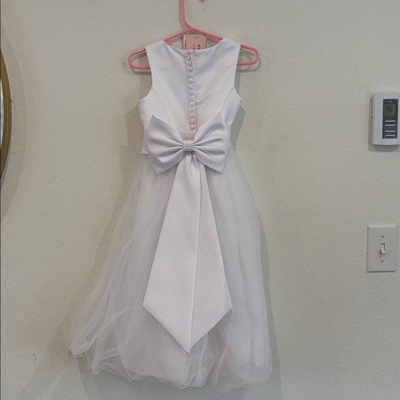 David’s Bridal Satin Flower Girl Dress with Tulle Skirt. Size 3T. Style# S1038 - Picture 4 of 13